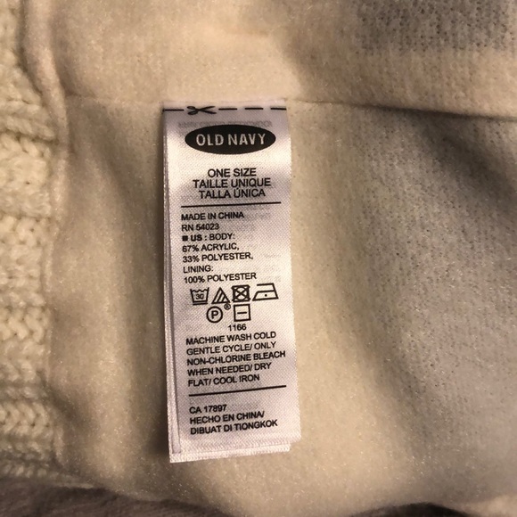 Black and white knit old navy beanie - NWOT - Picture 2 of 2